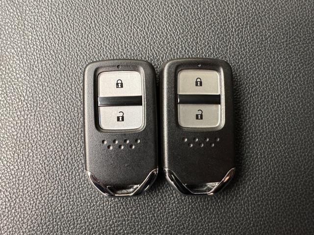 ヴェゼル ハイブリッドＺ・ホンダセンシング　社外７インチナビ（ＣＤ／ＤＶＤ・ＦＭ／ＡＭ・ＢＴ・フルセグ）　ホンダセンシング　ＥＴＣ　ＨＤＭＩ　プッシュスタート　スマートキー２本　レザーシート　パワーシート（Ｄ／Ｎ席）　シートヒーター（Ｄ／Ｎ席）（9枚目）