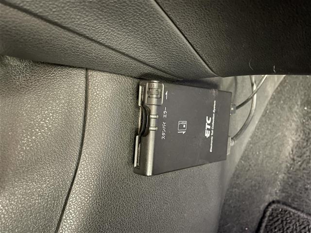 ジューク 15RX Vセレクション 純正SDナビ(CD/DVD/フルセグ/Bluetooth) バックカメラ 前方ドライブレコーダー 純正17インチアルミホイール HIDヘッドライト 衝突被害軽減ブレーキ オートライト(9枚目)