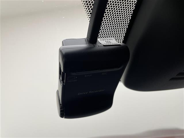 ジューク 15RX Vセレクション 純正SDナビ(CD/DVD/フルセグ/Bluetooth) バックカメラ 前方ドライブレコーダー 純正17インチアルミホイール HIDヘッドライト 衝突被害軽減ブレーキ オートライト(10枚目)