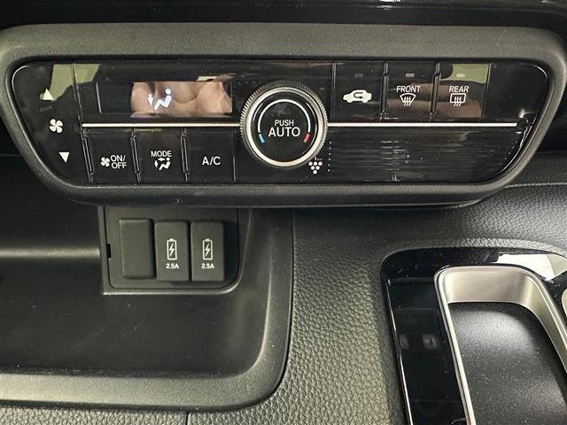 N-BOXカスタム G・Lターボホンダセンシング 社外SDナビバックカメラETC両側パワースライドLEDヘッドライトオートライトフォグランプホンダセンシング衝突軽減ブレーキ追従クルーズコントロール純正15インチアルミホイール純正フロアマット(6枚目)