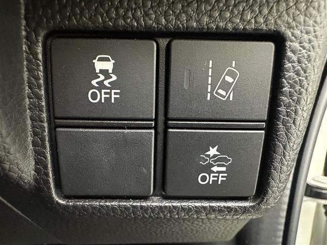 N-BOXカスタム G・Lターボホンダセンシング 社外SDナビバックカメラETC両側パワースライドLEDヘッドライトオートライトフォグランプホンダセンシング衝突軽減ブレーキ追従クルーズコントロール純正15インチアルミホイール純正フロアマット(9枚目)