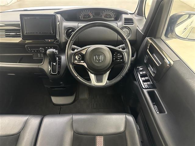 N-BOXカスタム G・Lターボホンダセンシング 社外SDナビバックカメラETC両側パワースライドLEDヘッドライトオートライトフォグランプホンダセンシング衝突軽減ブレーキ追従クルーズコントロール純正15インチアルミホイール純正フロアマット(13枚目)