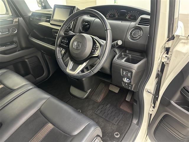 N-BOXカスタム G・Lターボホンダセンシング 社外SDナビバックカメラETC両側パワースライドLEDヘッドライトオートライトフォグランプホンダセンシング衝突軽減ブレーキ追従クルーズコントロール純正15インチアルミホイール純正フロアマット(17枚目)