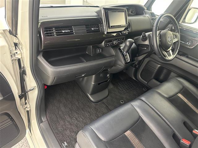 N-BOXカスタム G・Lターボホンダセンシング 社外SDナビバックカメラETC両側パワースライドLEDヘッドライトオートライトフォグランプホンダセンシング衝突軽減ブレーキ追従クルーズコントロール純正15インチアルミホイール純正フロアマット(20枚目)