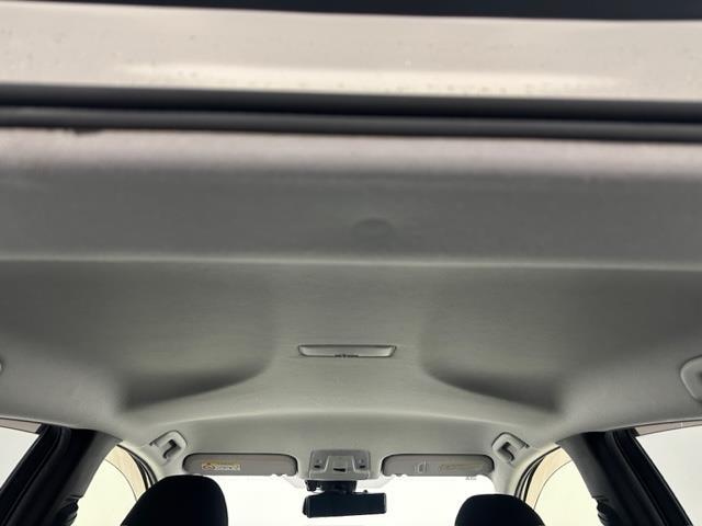 プリウス Sセーフティプラス 純正SDナビ(CD/DVD/Bluetooth/フルセグ) バックカメラ 前後ドライブレコーダー 追従型クルーズコントロール 前後コーナーセンサー LEDヘッドライト オートライト(28枚目)