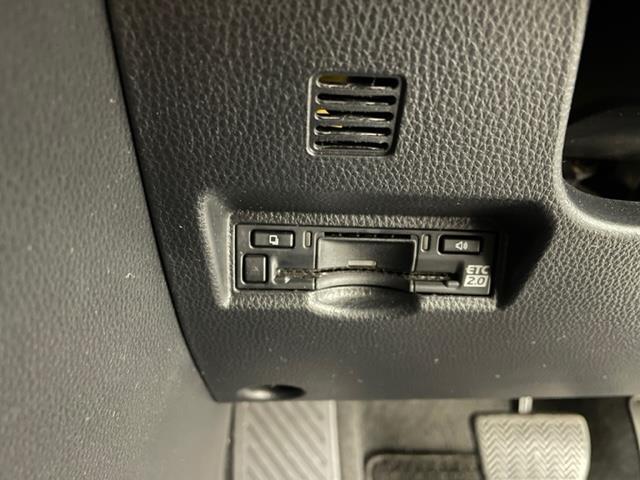 ヴォクシー S-Z 純正メモリナビ(CD/DVD/Bluetooth/フルセグ/USB) 純正フリップダウンモニター 両側パワースライドドア バックカメラ シートヒーター ハーフレザーシート 追従型クルーズコントロール(12枚目)