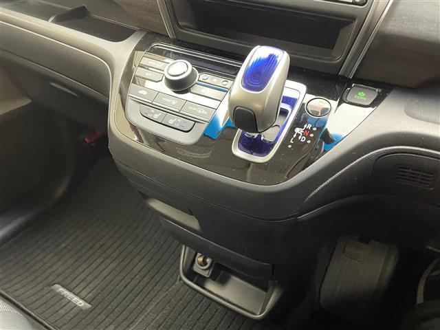 フリードハイブリッド ハイブリッド・EX 純正メモリナビ(CD/DVD/SD/Bluetooth/フルセグ) バックカメラ 両側パワースライドドア 前後ドライブレコーダー ハーフレザーシート シートヒーター 純正15インチアルミホイール(9枚目)