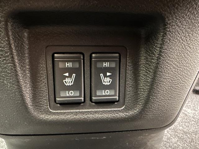 セレナ ハイウェイスター　ＶセレクションＩＩ　純正９インチナビ　フルセグ　ＣＤ　ＤＶＤ　ＢＤ　ＢＴ　ＭＳＶ　ＡＵＸ　純正フリップダウンモニター　アラウンドビューモニター　プロパイロット　レーダークルーズコントロール　ＬＤＷ　エマージェンシーＢ（8枚目）