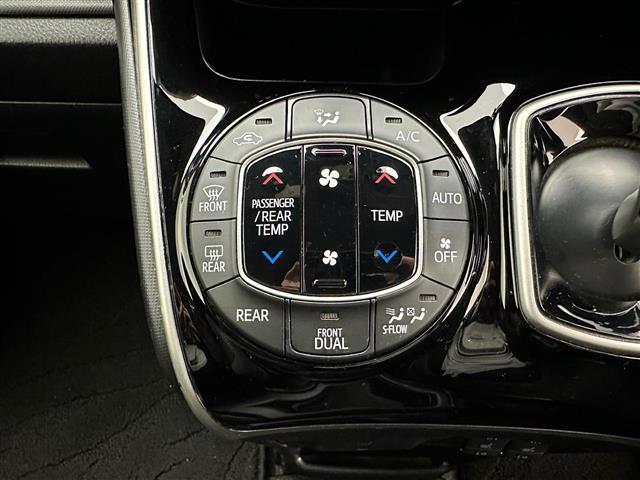 ヴォクシー ハイブリッドＺＳ　煌ＩＩ　純正９インチＳＤナビＣＤ／ＤＶＤ／ＳＤ／Ｂｔ／フルセグ・ＮＳＺＴ－Ｙ６８Ｔ　バックカメラ　純正フリップダウンモニター　両側パワースライドドア　クルーズコントロール　ＰＫＳＢ　ＬＤＡ　シートヒーター（8枚目）