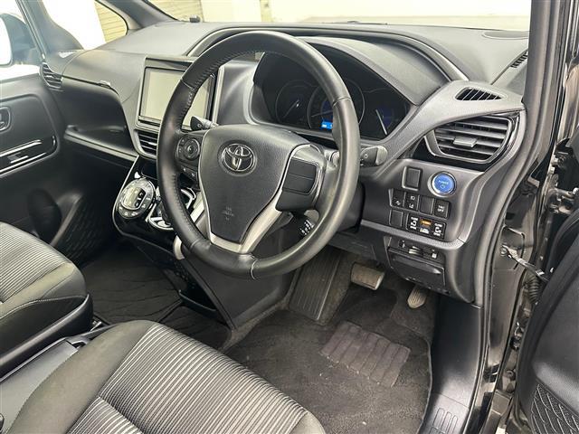 ヴォクシー ハイブリッドＺＳ　煌ＩＩ　純正９インチＳＤナビＣＤ／ＤＶＤ／ＳＤ／Ｂｔ／フルセグ・ＮＳＺＴ－Ｙ６８Ｔ　バックカメラ　純正フリップダウンモニター　両側パワースライドドア　クルーズコントロール　ＰＫＳＢ　ＬＤＡ　シートヒーター（21枚目）