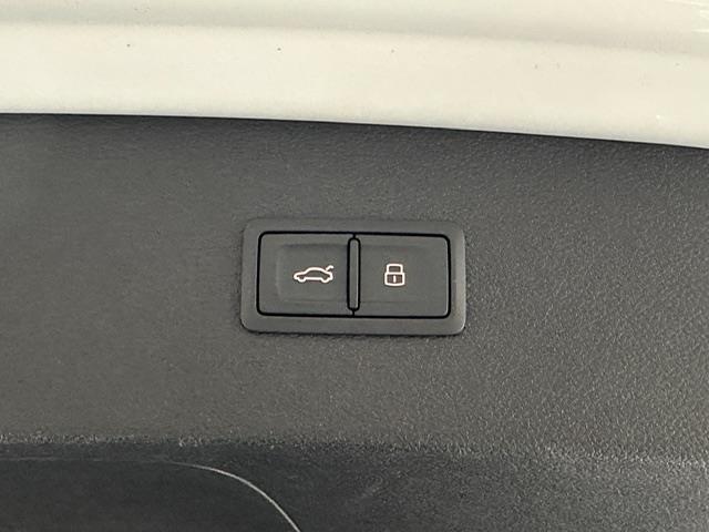 Ａ７スポーツバック ２．０ＴＦＳＩクワトロ　Ｓラインパッケージ　純正ＨＤＤナビＣＤ／ＤＶＤ／ＳＤ／Ｂｔ／フルセグ　バックカメラ　ＡＣＣ　ＢＳＭ　ＬＫＡ　４ＷＤ　レザーシート　シートヒーター　パワーシート　パーキングアシスト　コーナーセンサー　パドルシフト（14枚目）