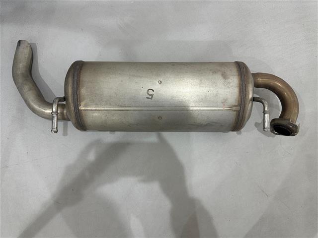 ジムニー XC 純メモリナビ 4WD 前後ドライブレコーダー ビルトインETC バックカメラ シートヒーター 純正ラバーマット 純正16インチアルミホイール 背面タイヤ ROSSOMODELOOマフラー 純正バイザー(33枚目)