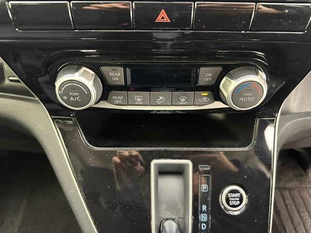 セレナ Ｘ　純正ナビ　ＣＤ　ＳＤ　ＢＴ　フルセグＴＶ　両側スライドドア　ＥＴＣ　クルーズコントロール　衝突軽減ブレーキ　Ａストップ　スマーキー　プッシュスタート　フロアマット　ドアバイザー　Ｗエアバック（6枚目）