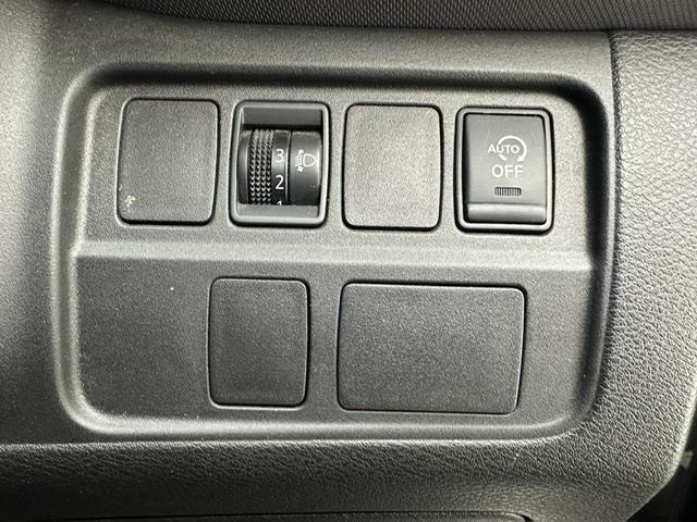 セレナ Ｘ　純正ナビ　ＣＤ　ＳＤ　ＢＴ　フルセグＴＶ　両側スライドドア　ＥＴＣ　クルーズコントロール　衝突軽減ブレーキ　Ａストップ　スマーキー　プッシュスタート　フロアマット　ドアバイザー　Ｗエアバック（7枚目）