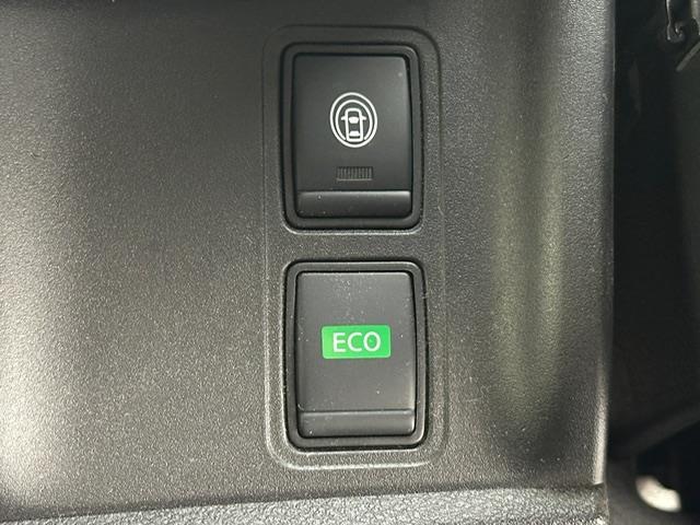 セレナ Ｘ　純正ナビ　ＣＤ　ＳＤ　ＢＴ　フルセグＴＶ　両側スライドドア　ＥＴＣ　クルーズコントロール　衝突軽減ブレーキ　Ａストップ　スマーキー　プッシュスタート　フロアマット　ドアバイザー　Ｗエアバック（8枚目）