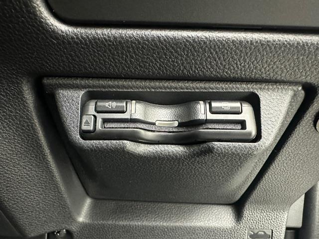 クロストレック リミテッド　純正１１．６インチナビ（ＦＭ・ＡＭ／ＢＴ／フルセグ／ｉＰｏｄ／ＡＵＸ）　バックカメラ　全方位カメラ　ＥＴＣ　社外ドラレコ前後　デジタルインナーミラー　純正ＡＷ１８インチ　純正フロアマット　ＡＶＨ（9枚目）