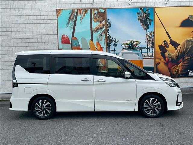 セレナ ハイウェイスター　Ｖ　前後ドライブレコーダー　両側パワースライド　アイストップ　プロパイロット　レーダークルーズコントロール　全方位カメラ　ケンウッドＳＤナビ　ＣＤ　ＵＳＢ　ワンセグ　Ｂｌｕｅｔｏｏｔｈ　純正フロアマット（5枚目）