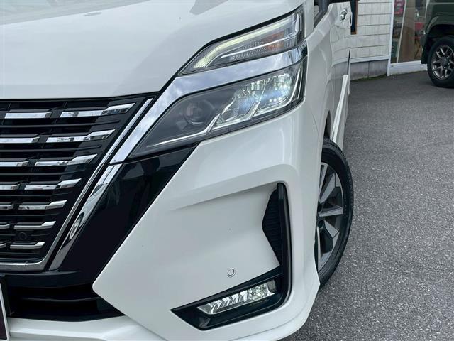 セレナ ハイウェイスター　Ｖ　前後ドライブレコーダー　両側パワースライド　アイストップ　プロパイロット　レーダークルーズコントロール　全方位カメラ　ケンウッドＳＤナビ　ＣＤ　ＵＳＢ　ワンセグ　Ｂｌｕｅｔｏｏｔｈ　純正フロアマット（9枚目）