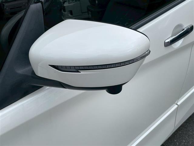 セレナ ハイウェイスター　Ｖ　前後ドライブレコーダー　両側パワースライド　アイストップ　プロパイロット　レーダークルーズコントロール　全方位カメラ　ケンウッドＳＤナビ　ＣＤ　ＵＳＢ　ワンセグ　Ｂｌｕｅｔｏｏｔｈ　純正フロアマット（13枚目）