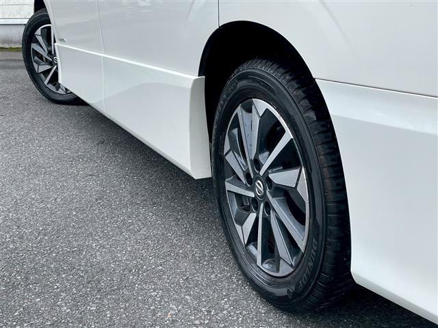 セレナ ハイウェイスター　Ｖ　前後ドライブレコーダー　両側パワースライド　アイストップ　プロパイロット　レーダークルーズコントロール　全方位カメラ　ケンウッドＳＤナビ　ＣＤ　ＵＳＢ　ワンセグ　Ｂｌｕｅｔｏｏｔｈ　純正フロアマット（17枚目）