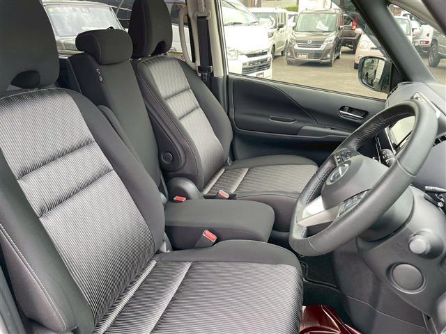 セレナ ハイウェイスター　Ｖ　前後ドライブレコーダー　両側パワースライド　アイストップ　プロパイロット　レーダークルーズコントロール　全方位カメラ　ケンウッドＳＤナビ　ＣＤ　ＵＳＢ　ワンセグ　Ｂｌｕｅｔｏｏｔｈ　純正フロアマット（22枚目）