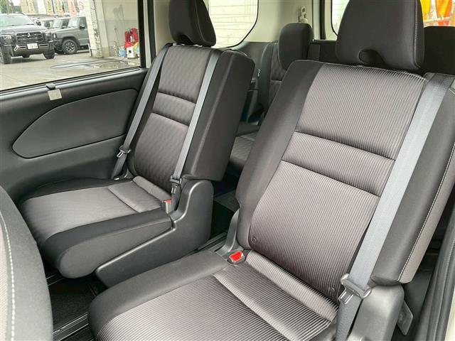 セレナ ハイウェイスター　Ｖ　前後ドライブレコーダー　両側パワースライド　アイストップ　プロパイロット　レーダークルーズコントロール　全方位カメラ　ケンウッドＳＤナビ　ＣＤ　ＵＳＢ　ワンセグ　Ｂｌｕｅｔｏｏｔｈ　純正フロアマット（24枚目）