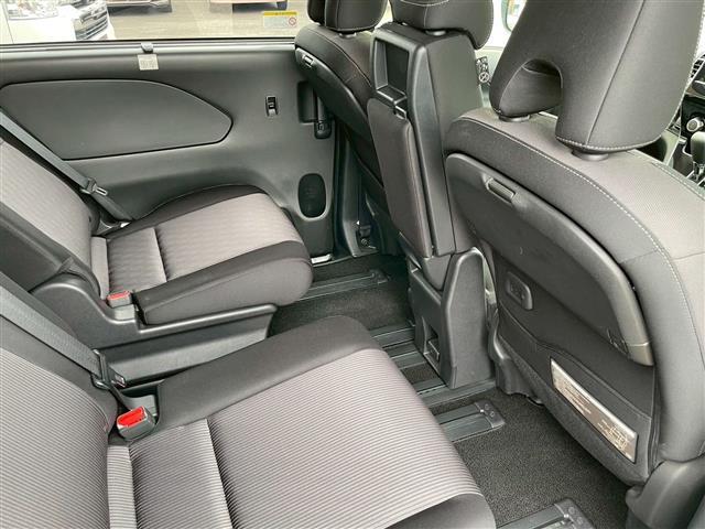 セレナ ハイウェイスター　Ｖ　前後ドライブレコーダー　両側パワースライド　アイストップ　プロパイロット　レーダークルーズコントロール　全方位カメラ　ケンウッドＳＤナビ　ＣＤ　ＵＳＢ　ワンセグ　Ｂｌｕｅｔｏｏｔｈ　純正フロアマット（27枚目）