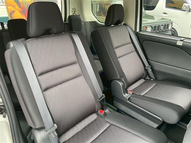 セレナ ハイウェイスター　Ｖ　前後ドライブレコーダー　両側パワースライド　アイストップ　プロパイロット　レーダークルーズコントロール　全方位カメラ　ケンウッドＳＤナビ　ＣＤ　ＵＳＢ　ワンセグ　Ｂｌｕｅｔｏｏｔｈ　純正フロアマット（28枚目）