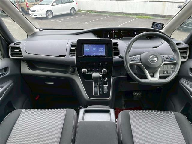 セレナ ハイウェイスター　Ｖ　前後ドライブレコーダー　両側パワースライド　アイストップ　プロパイロット　レーダークルーズコントロール　全方位カメラ　ケンウッドＳＤナビ　ＣＤ　ＵＳＢ　ワンセグ　Ｂｌｕｅｔｏｏｔｈ　純正フロアマット（42枚目）