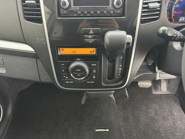 ワゴンＲ リミテッドＩＩ　純正モニター付きオーディオ　ＣＤ　ＦＭ　ＡＭ　バックカメラ　ＨＩＤヘッドライト　オートライト　純正フロアマット　ドアバイザー　シートヒーター　ＩＳＯＦＩＸ　スマートキー　スペアキー　プッシュスタート（5枚目）