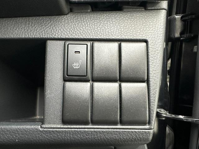 ワゴンＲ リミテッドＩＩ　純正モニター付きオーディオ　ＣＤ　ＦＭ　ＡＭ　バックカメラ　ＨＩＤヘッドライト　オートライト　純正フロアマット　ドアバイザー　シートヒーター　ＩＳＯＦＩＸ　スマートキー　スペアキー　プッシュスタート（7枚目）