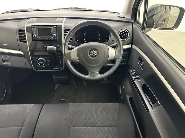 ワゴンＲ リミテッドＩＩ　純正モニター付きオーディオ　ＣＤ　ＦＭ　ＡＭ　バックカメラ　ＨＩＤヘッドライト　オートライト　純正フロアマット　ドアバイザー　シートヒーター　ＩＳＯＦＩＸ　スマートキー　スペアキー　プッシュスタート（11枚目）