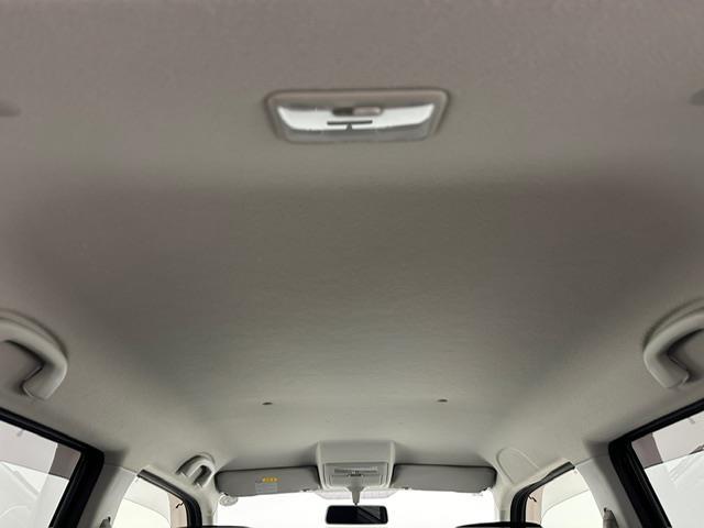 ワゴンＲ リミテッドＩＩ　純正モニター付きオーディオ　ＣＤ　ＦＭ　ＡＭ　バックカメラ　ＨＩＤヘッドライト　オートライト　純正フロアマット　ドアバイザー　シートヒーター　ＩＳＯＦＩＸ　スマートキー　スペアキー　プッシュスタート（18枚目）