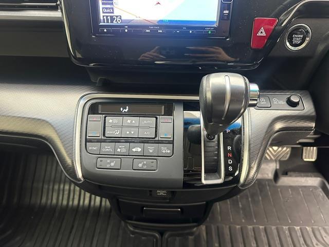 ステップワゴン モデューロX ホンダセンシング 純正SDナビ バックカメラ ビルトインETC ホンダセンシング レーンキープアシスト 追従クルーズコントロール 標識認識機能 両側パワースライドドア シートヒーター ハーフレザーシート スマートキー(7枚目)