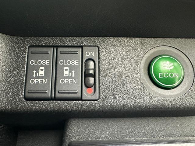 ステップワゴン モデューロX ホンダセンシング 純正SDナビ バックカメラ ビルトインETC ホンダセンシング レーンキープアシスト 追従クルーズコントロール 標識認識機能 両側パワースライドドア シートヒーター ハーフレザーシート スマートキー(8枚目)