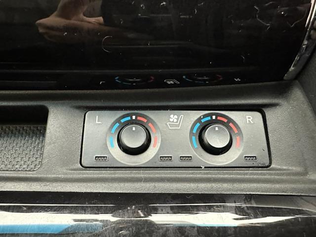 アルファード ２．５Ｓ　Ｃパッケージ　純正コネクトナビ　ＢＴ　ＵＳＢ　バックカメラ　ツインムーンルーフ　両側パワースライドドア　ＴＲＤエアロ　デジタルインナーミラー　レーダークルーズコントロール　クリアランスソナー　ＰＣＳ　ＬＴＡ　ＲＳＡ（10枚目）