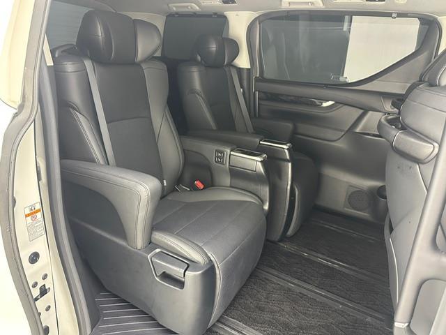 アルファード ２．５Ｓ　Ｃパッケージ　純正コネクトナビ　ＢＴ　ＵＳＢ　バックカメラ　ツインムーンルーフ　両側パワースライドドア　ＴＲＤエアロ　デジタルインナーミラー　レーダークルーズコントロール　クリアランスソナー　ＰＣＳ　ＬＴＡ　ＲＳＡ（24枚目）