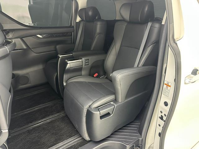 アルファード ２．５Ｓ　Ｃパッケージ　純正コネクトナビ　ＢＴ　ＵＳＢ　バックカメラ　ツインムーンルーフ　両側パワースライドドア　ＴＲＤエアロ　デジタルインナーミラー　レーダークルーズコントロール　クリアランスソナー　ＰＣＳ　ＬＴＡ　ＲＳＡ（25枚目）