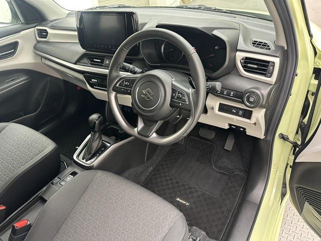 スイフト ハイブリッドＭＺ　純正ＤＡ　スマホ連携　ＵＳＢ　コーナーセンサー　アイドリングストップ　パドルシフト　シートヒーター　ＡＣＣ　ＢＳＭ　ＬＫＡ　ＰＣＳ　ＬＥＤヘッドライト　ＬＥＤフォグランプ　スペアキー×１　純正マット（15枚目）