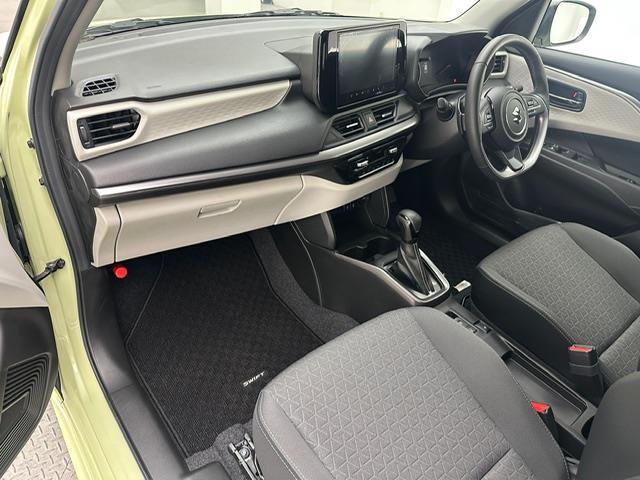 スイフト ハイブリッドＭＺ　純正ＤＡ　スマホ連携　ＵＳＢ　コーナーセンサー　アイドリングストップ　パドルシフト　シートヒーター　ＡＣＣ　ＢＳＭ　ＬＫＡ　ＰＣＳ　ＬＥＤヘッドライト　ＬＥＤフォグランプ　スペアキー×１　純正マット（16枚目）