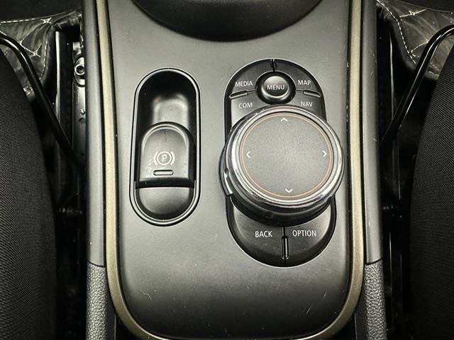 MINI クーパーD クロスオーバー 純正メモリナビ USB BT バックカメラ 純正ミラー一体型ETC レーダークルーズコントロール 衝突軽減ブレーキ レーンキープアシスト コーナーセンサー パワーバックドア LEDヘッド オートライト(7枚目)