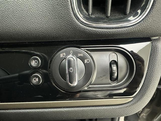 MINI クーパーD クロスオーバー 純正メモリナビ USB BT バックカメラ 純正ミラー一体型ETC レーダークルーズコントロール 衝突軽減ブレーキ レーンキープアシスト コーナーセンサー パワーバックドア LEDヘッド オートライト(9枚目)