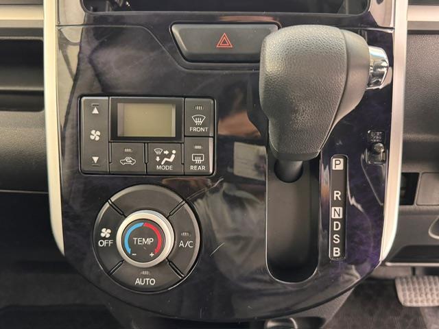 タント カスタムＸ　トップエディションリミテッドＳＡＩＩＩ　両側パワースライドドア　衝突軽減ブレーキ　コーナーセンサー　ＬＥＤヘッドライト　オートライト　オートハイビーム　ＬＥＤフォグライト　ハーフレザーシート　シートヒーター　アイドリングストップ　スマキー（4枚目）