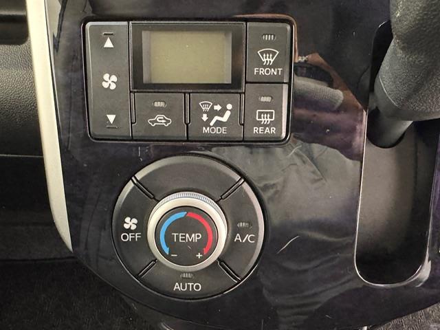 タント カスタムＸ　トップエディションリミテッドＳＡＩＩＩ　両側パワースライドドア　衝突軽減ブレーキ　コーナーセンサー　ＬＥＤヘッドライト　オートライト　オートハイビーム　ＬＥＤフォグライト　ハーフレザーシート　シートヒーター　アイドリングストップ　スマキー（5枚目）