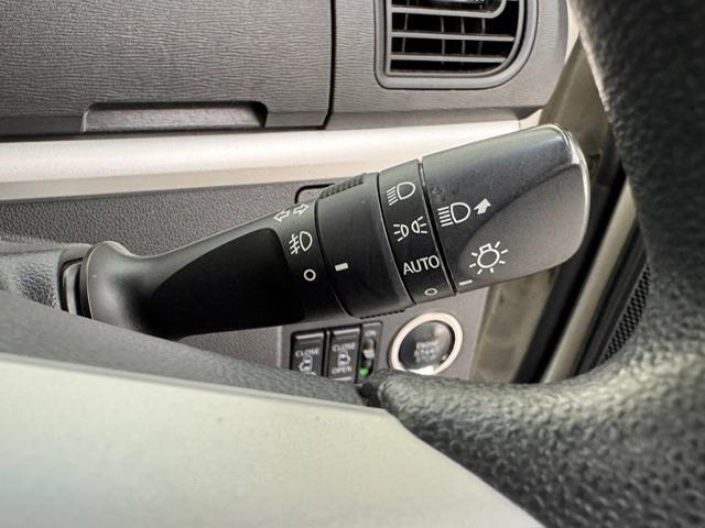 タント カスタムＸ　トップエディションリミテッドＳＡＩＩＩ　両側パワースライドドア　衝突軽減ブレーキ　コーナーセンサー　ＬＥＤヘッドライト　オートライト　オートハイビーム　ＬＥＤフォグライト　ハーフレザーシート　シートヒーター　アイドリングストップ　スマキー（9枚目）