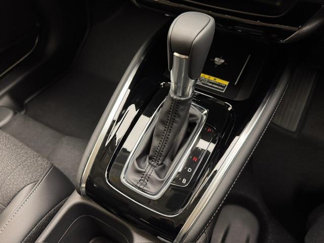 ヴェゼル e:HEV Z 登録済未使用車 純正ディスプレイオーディオ 純正メモリナビ ワイヤレス充電 コーナーセンサー ACC LKA PCS BSM バックカメラ パドルシフト ビルトインETC2.0 シートヒーター(8枚目)