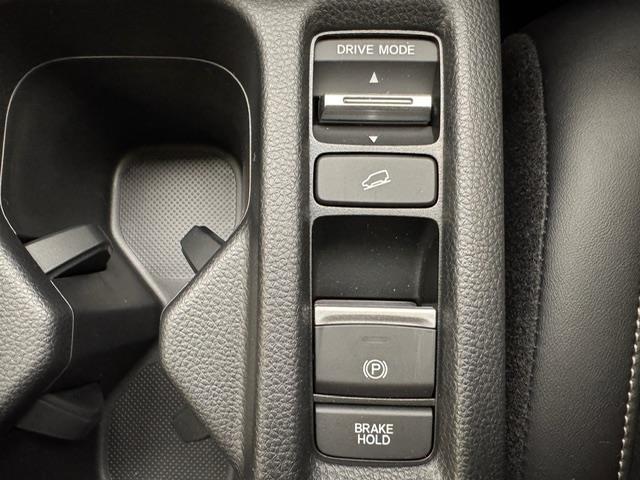 ヴェゼル e:HEV Z 登録済未使用車 純正ディスプレイオーディオ 純正メモリナビ ワイヤレス充電 コーナーセンサー ACC LKA PCS BSM バックカメラ パドルシフト ビルトインETC2.0 シートヒーター(9枚目)