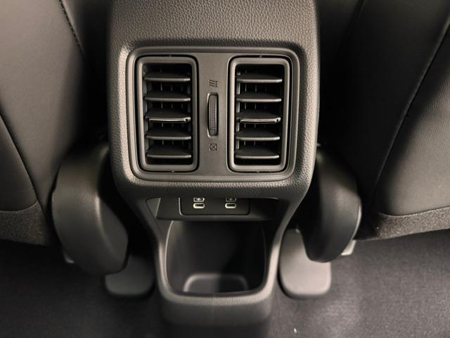 ヴェゼル e:HEV Z 登録済未使用車 純正ディスプレイオーディオ 純正メモリナビ ワイヤレス充電 コーナーセンサー ACC LKA PCS BSM バックカメラ パドルシフト ビルトインETC2.0 シートヒーター(10枚目)