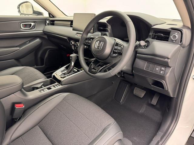 ヴェゼル e:HEV Z 登録済未使用車 純正ディスプレイオーディオ 純正メモリナビ ワイヤレス充電 コーナーセンサー ACC LKA PCS BSM バックカメラ パドルシフト ビルトインETC2.0 シートヒーター(25枚目)