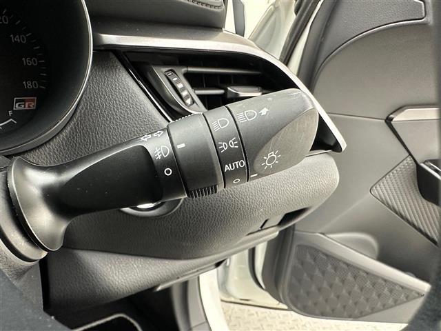 Ｃ－ＨＲ Ｓ　ＧＲスポーツ　純正ディスプレイオーディオ（ＵＳＢ／フルセグ／Ｂｌｕｅｔｏｏｔｈ／Ｍｉｒａｃａｓｔ）　全方位カメラ　ハーフレザーシート　シートヒーター（Ｄ＋Ｎ席）　純正１９インチアルミホイール　純正フロアマット（16枚目）